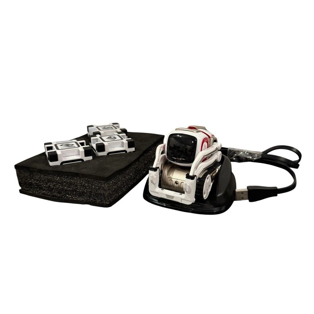 Anki Cozmo Robot Toy With 3 Cubes And Charging Station 300-00046